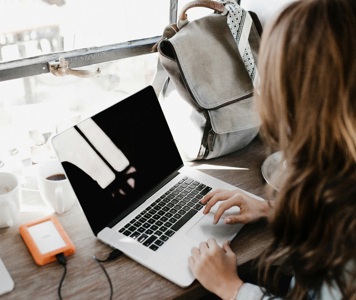 lady-with-laptop